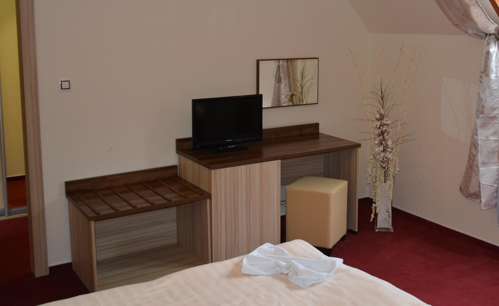 Hotel Koruna Karlštejn Extérieur photo