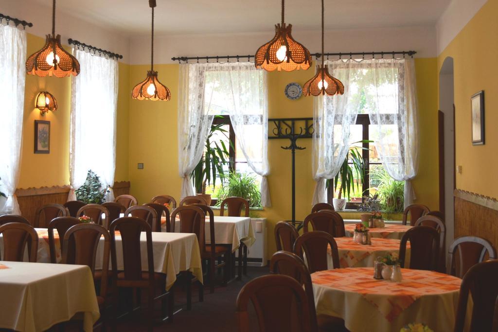Hotel Koruna Karlštejn Extérieur photo