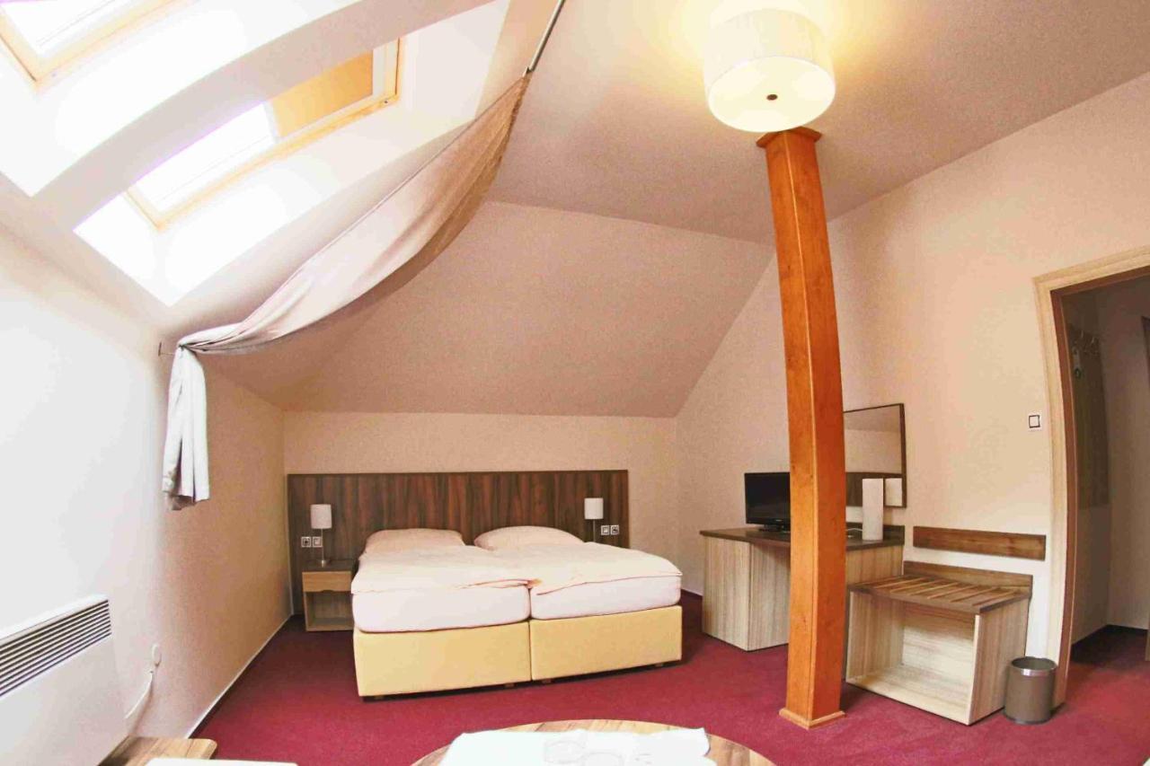 Hotel Koruna Karlštejn Extérieur photo