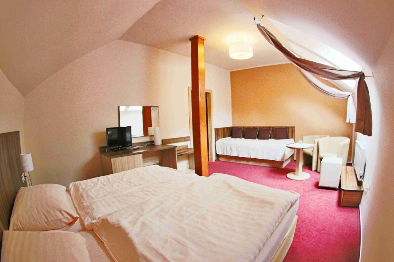 Hotel Koruna Karlštejn Extérieur photo